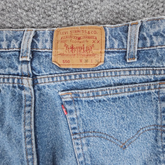 Vintage Levi's 550 Relaxed Fit Jeans Mens W36 L36 Light Wash Denim Blue - Picture 6 of 7